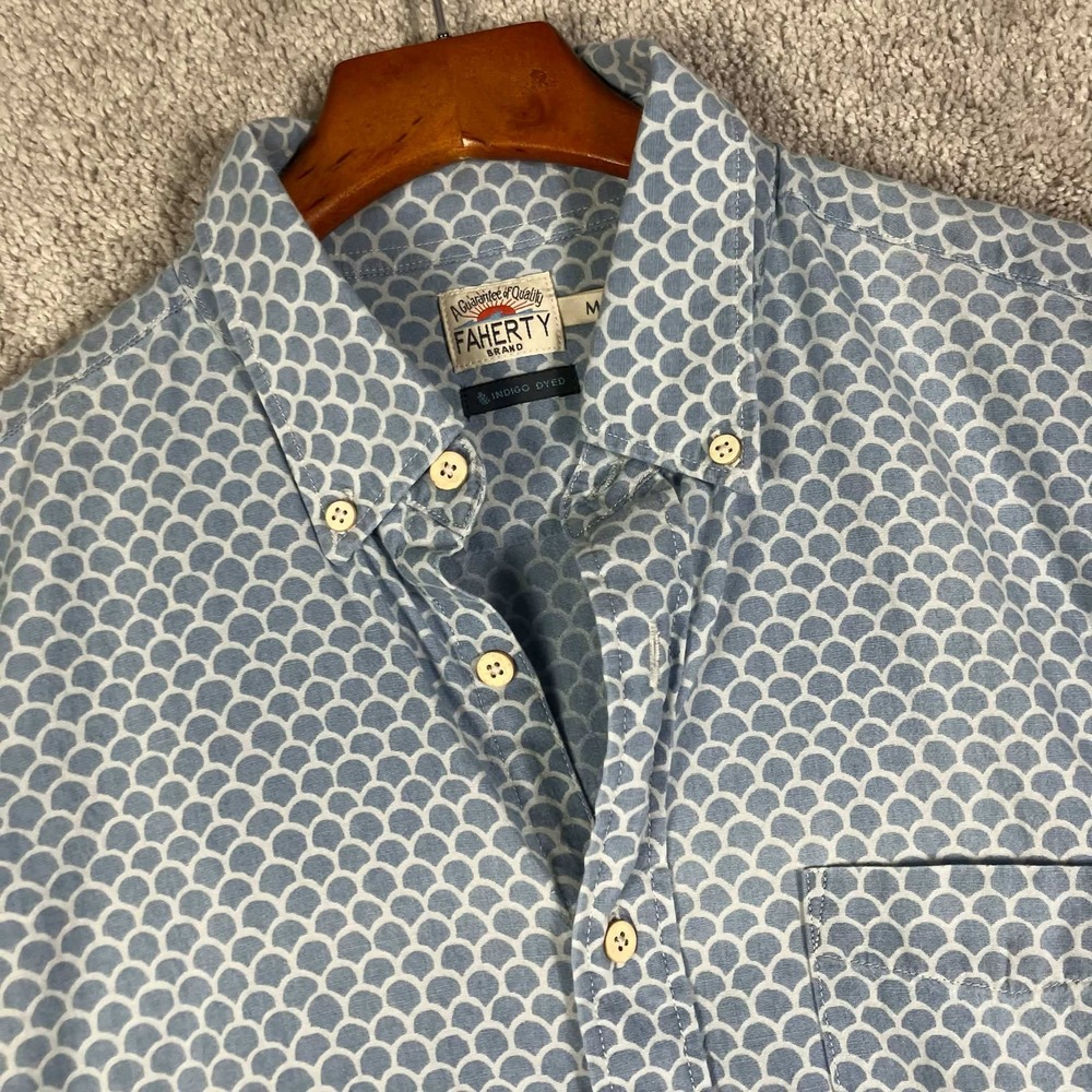 Faherty Short Sleeve Shirt Mens Medium Blue Indigo Dyed Scallop Print Button Up